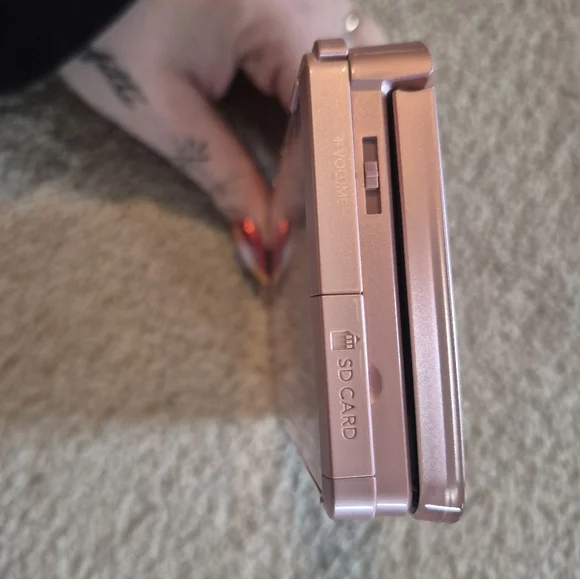 Nintendo 3DS + Games - Picture 7 of 8